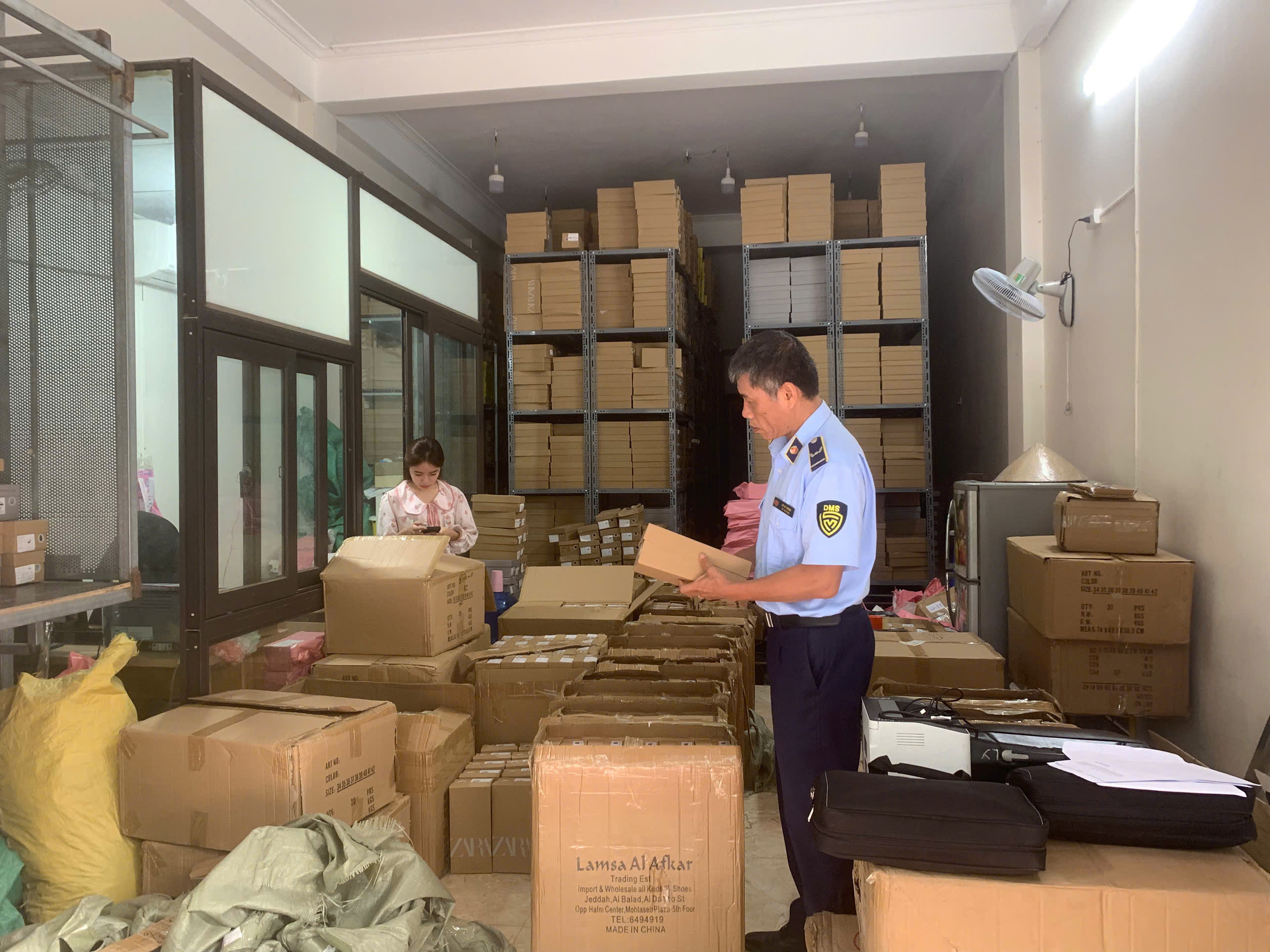 Hà Nội: Thu giữ hơn 7.000 sản phẩm nghi giả nhãn hiệu ZARA