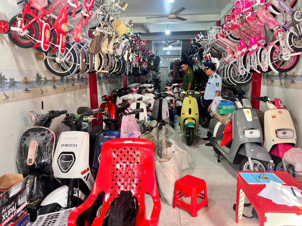 Xử lý 02 trường hợp kinh doanh xe đạp điện không rõ nguồn gốc, xuất xứ